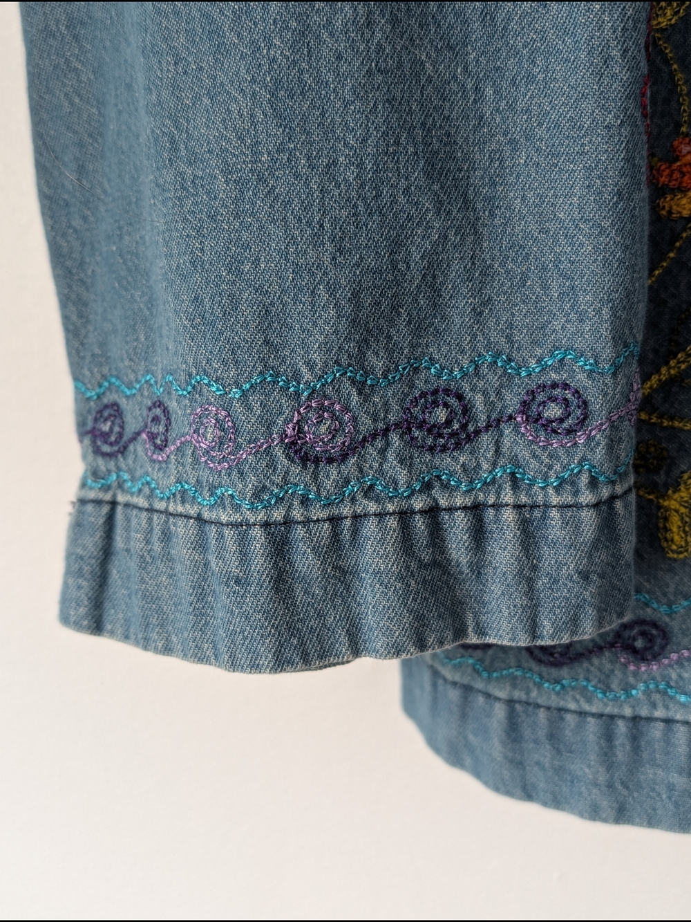 Blair Vintage Floral-Embroidered Denim Button-Down Ladies' Shirt 100% Cotton - Picture 5 of 9